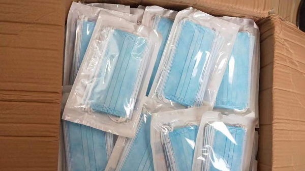 罐头嘴镇盘古村：爱心口罩捐赠，助力疫情防控