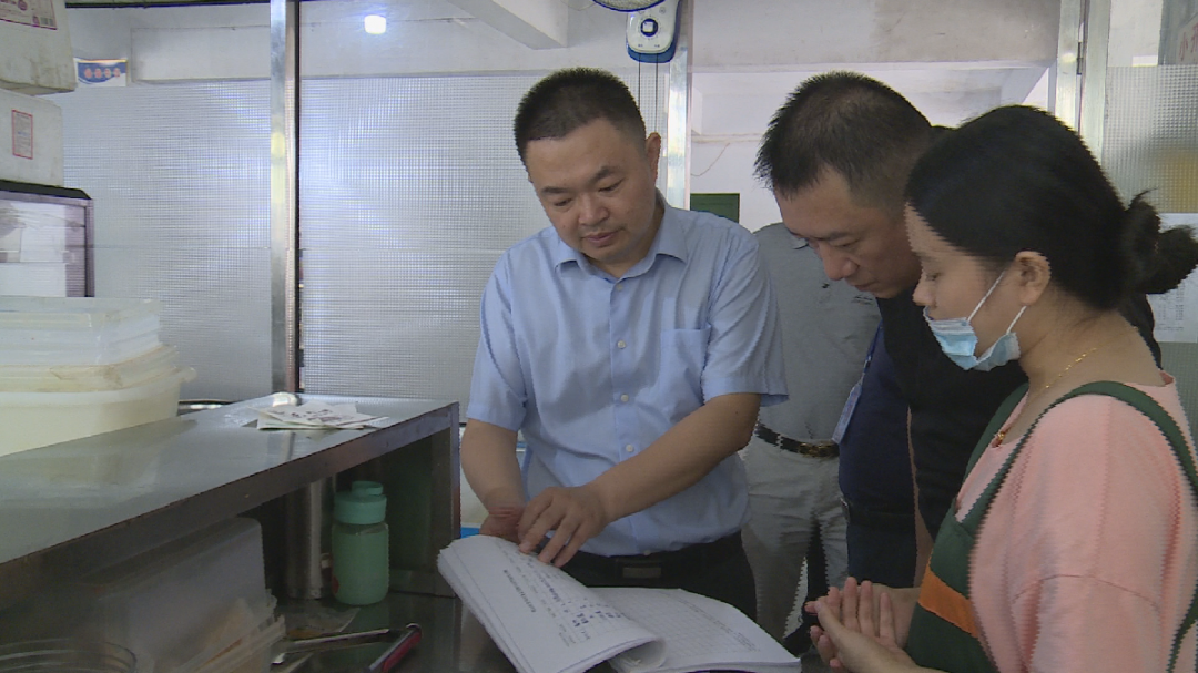 汉寿县领导吴金督导学校食品安全工作
