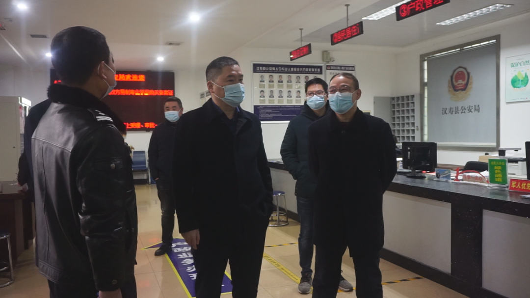 汉寿县领导熊毅到县政务大厅开展慰问活动