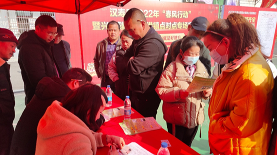 酉港镇举行兴昂鞋业点对点专场招聘会