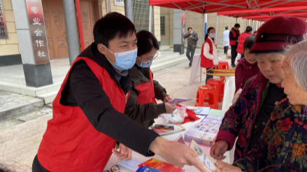 汉寿县“扫黄打非”办开展文化卫生科技“三下乡”暨“扫黄打非”法制宣传志愿服务活动