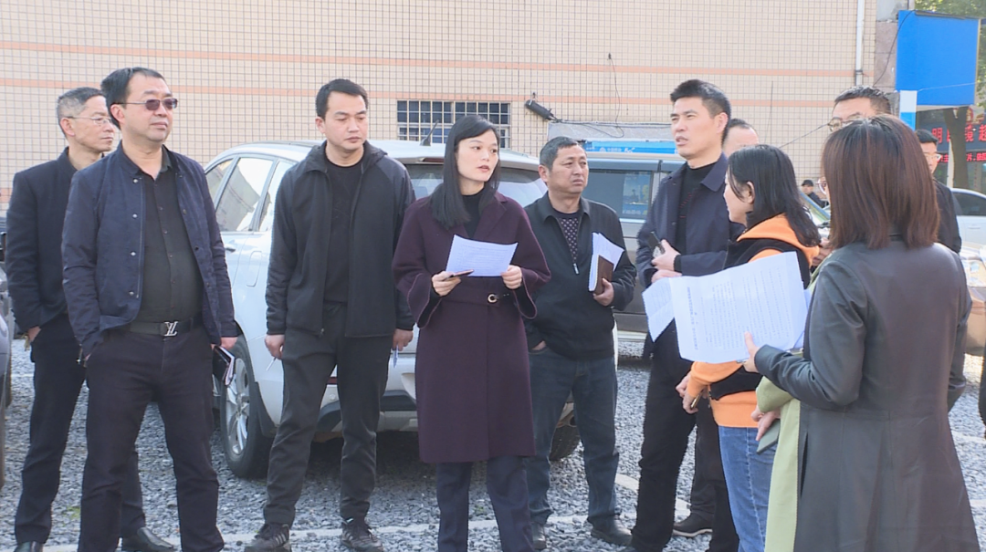 汉寿县领导朱向宇调研城区街头小景、街头广场建设选址工作