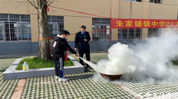 朱家铺镇中学举行消防安全演练