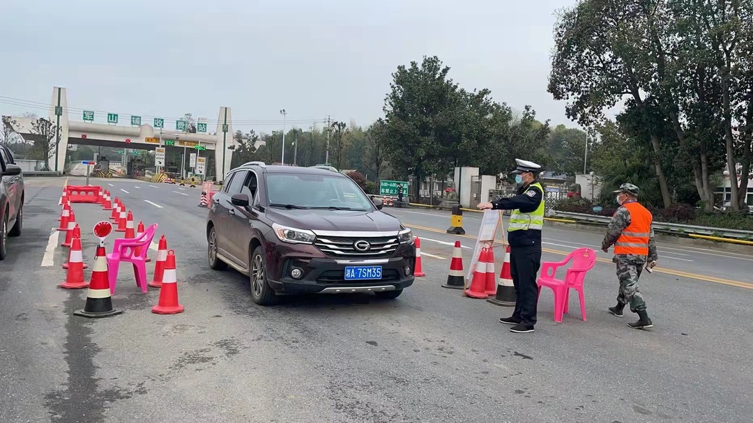 汉寿交警：守好疫情防控“前哨”  筑牢“外防输入”防线