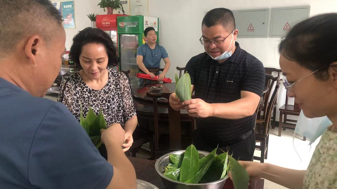 汉寿县住保中心开展“我们节日·端午” 包粽子、迎端午主题活动