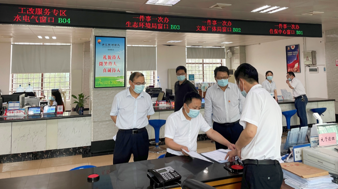 汉寿县领导王君开展“走流程、解难题、优服务”专项行动