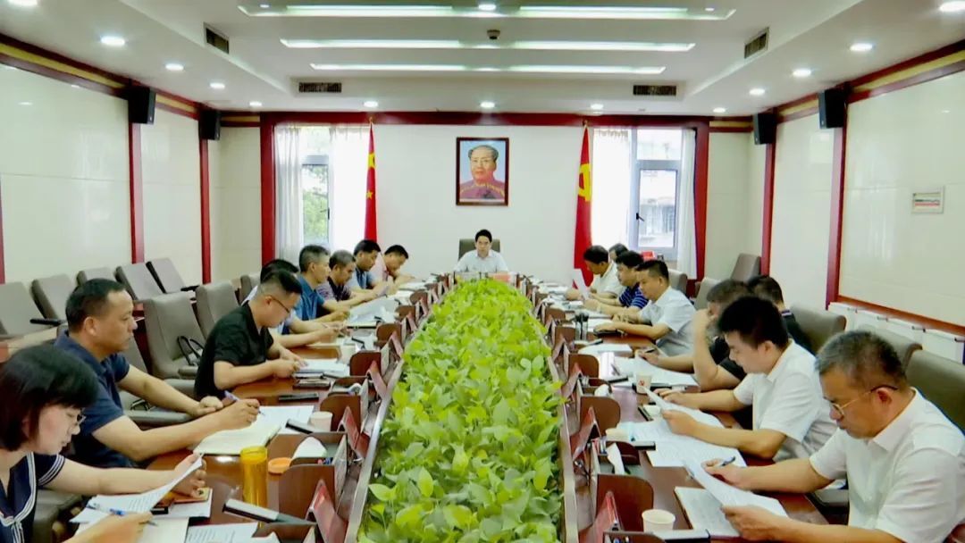 周功表在益常高速复线项目建设调度会上强调：要锁定目标、主动作为，全力服务项目建设