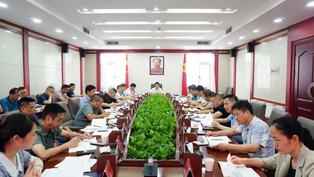 周功表主持召开汉寿县2022年上半年经济运行调度会