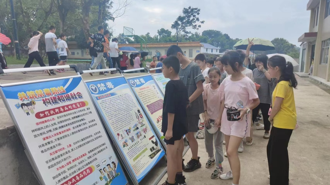 龙潭桥镇：禁毒宣传进校园  护航青春助成长