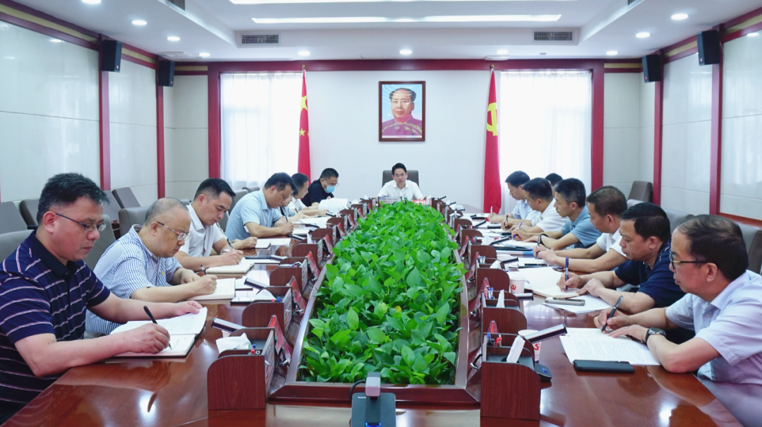 周功表主持召开规范民办义务教育发展调度会