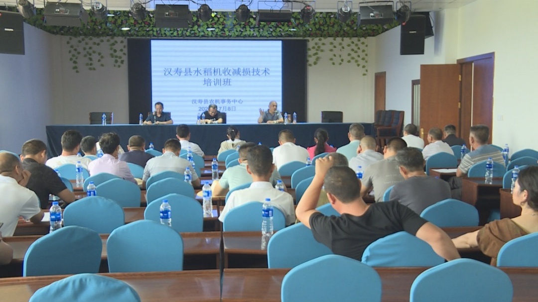 汉寿县举行早稻机械化收割减损现场演示会
