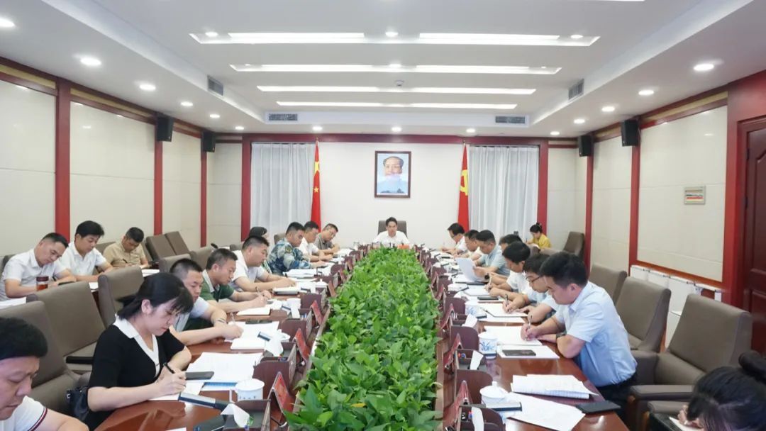 周功表主持召开县委常委会（扩大）会议