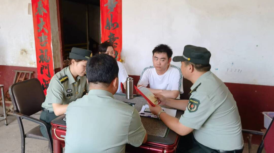 百禄桥镇武装部走访大学毕业生 做好秋季征兵宣传思想动员