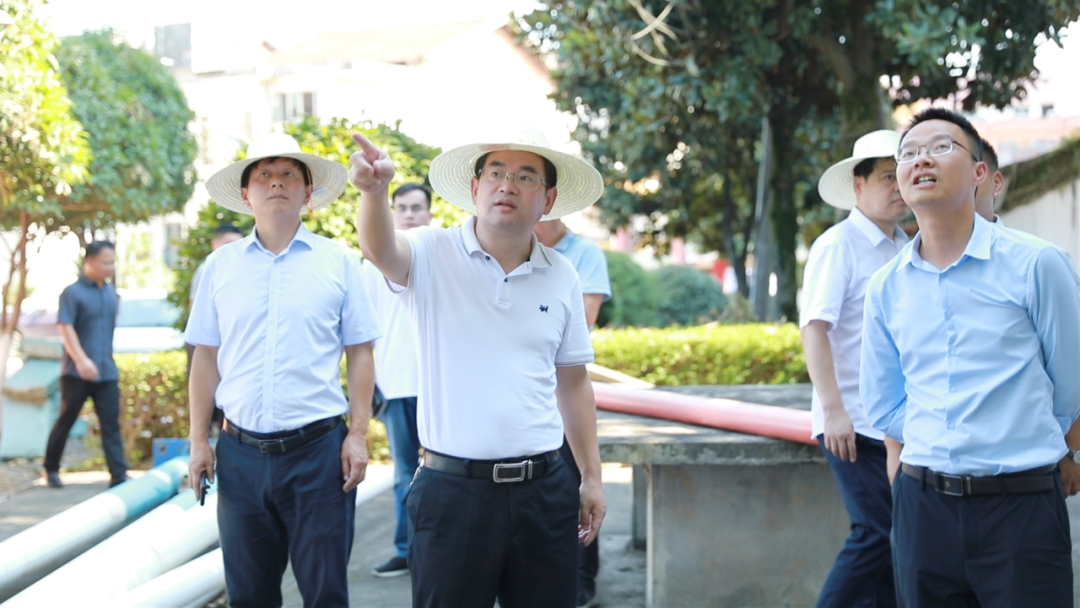 周功表在调研安置小区、保障性住房建设时强调：要紧盯目标，主动作为，确保取得新成效