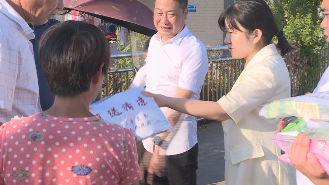 汉寿县领导到沧港镇慰问抗旱一线工作人员