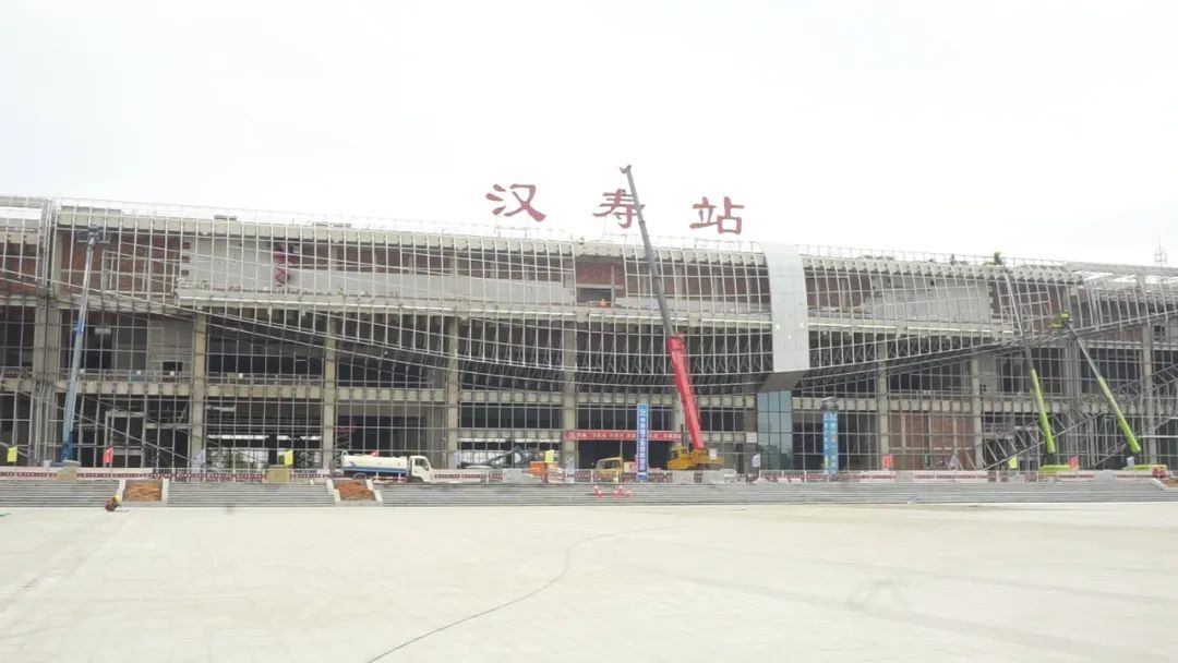 周功表在调研汉寿高铁站场建设时强调：要咬定目标、全力推进，确保按期建成