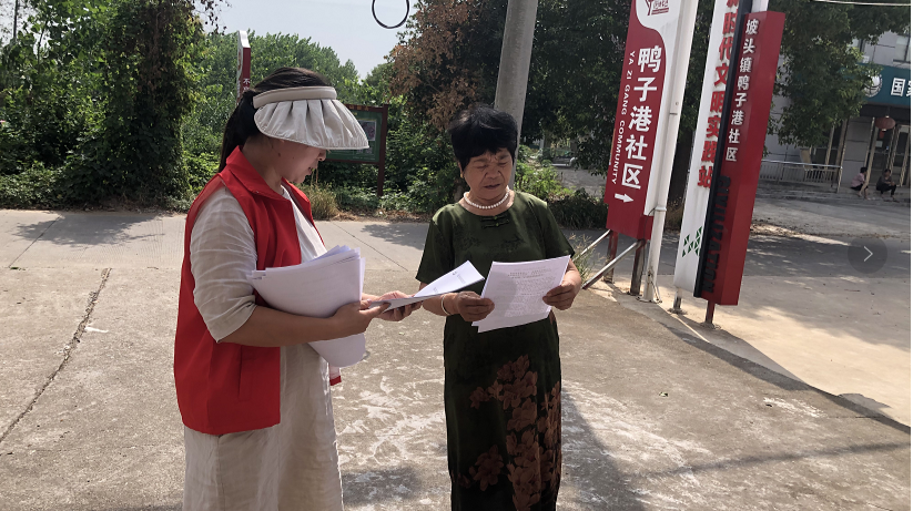 坡头镇开展党群连心“五个到户”宣讲活动