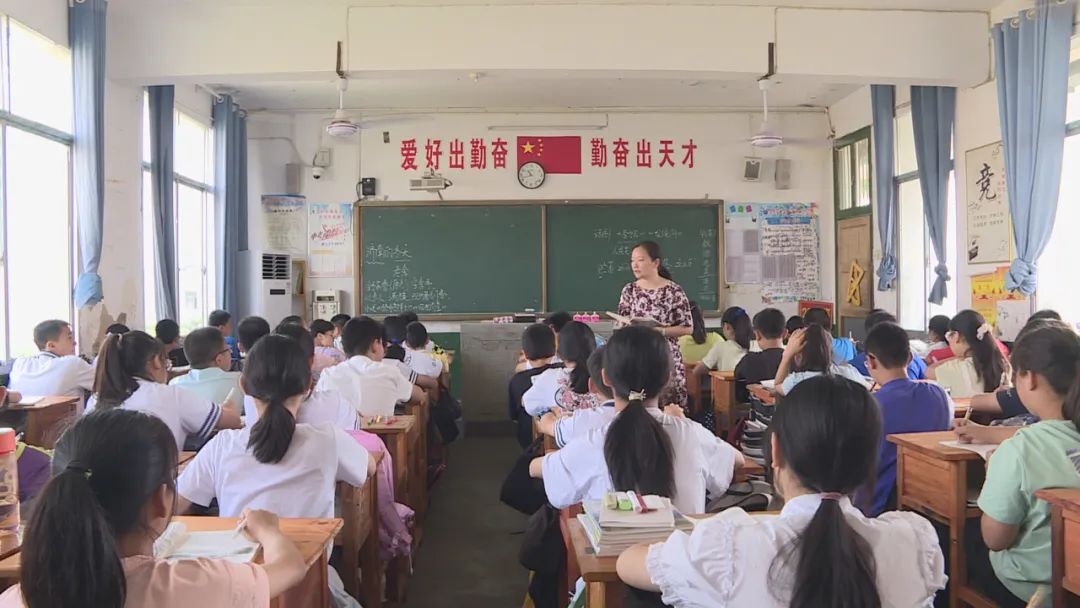 詹乐贫中学教师龙艺：教育是一场温暖的修行