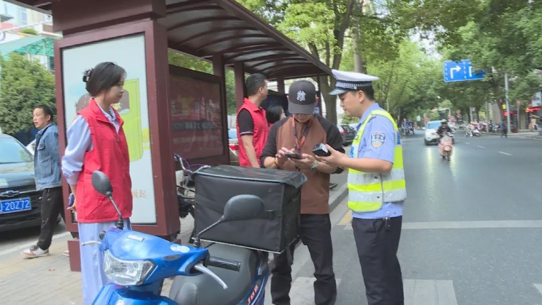【文明城市 你我共建】汉寿县开展文明交通劝导志愿服务活动