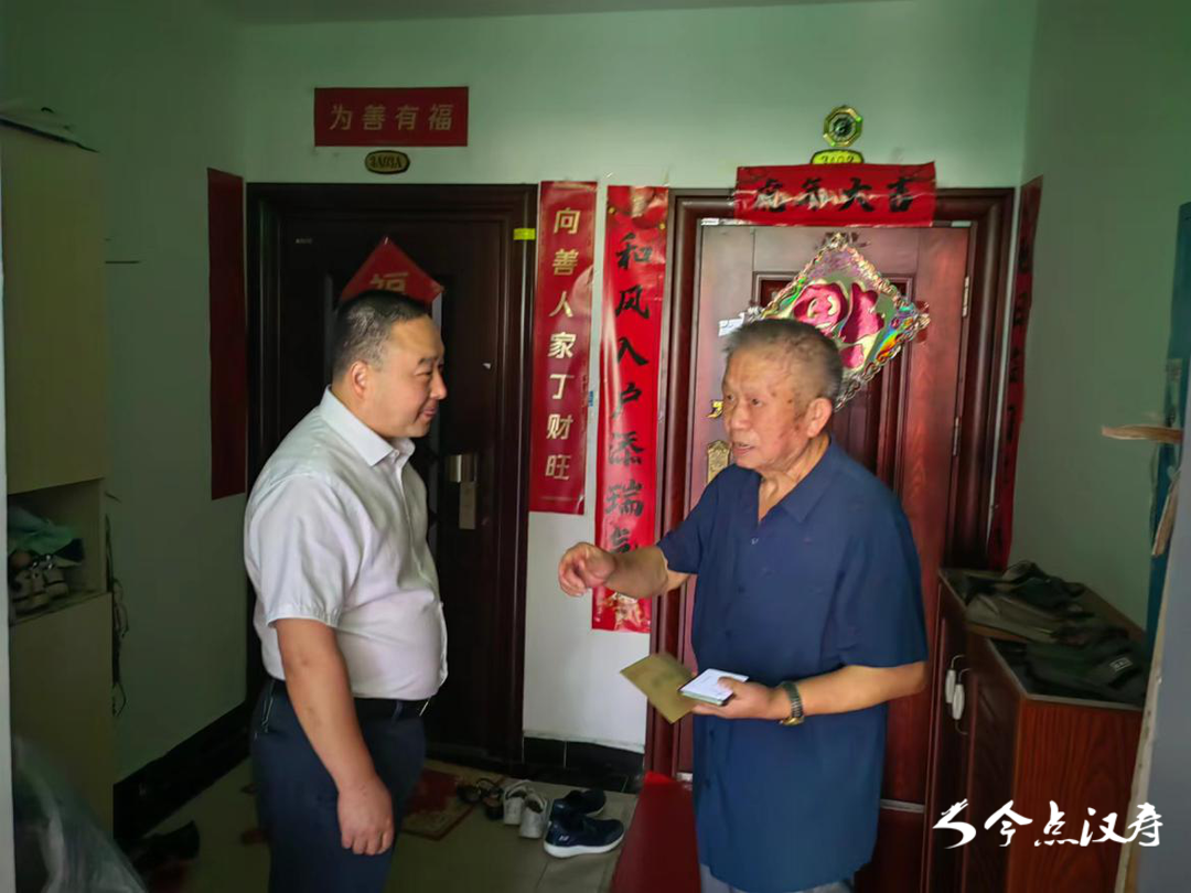 【网络中国节·重阳】沧浪街道开展国庆、重阳双节走访慰问退休老干部活动