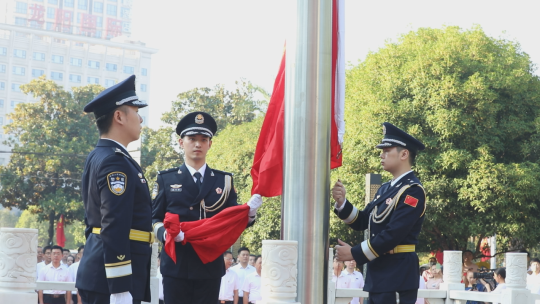 汉寿县举行“庆国庆 升国旗 喜迎二十大”升旗仪式