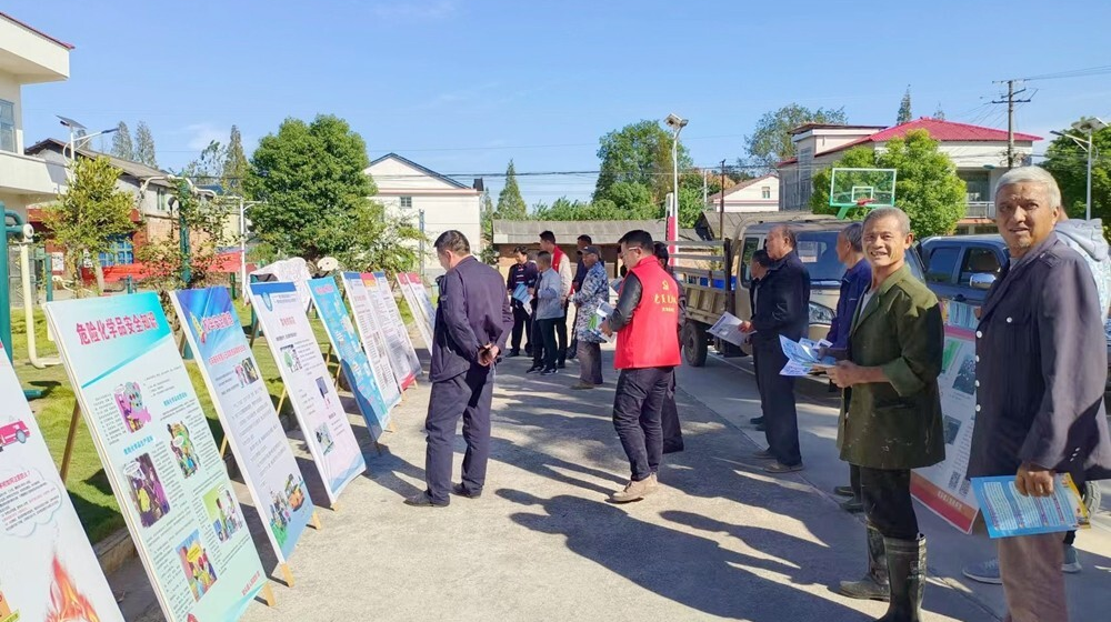 【安全生产大排查大整治】坡头镇持续开展安全生产宣传教育活动