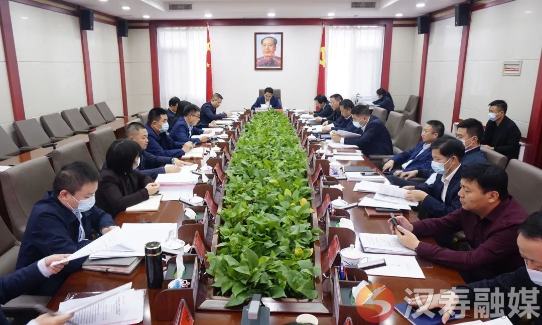 周功表主持召开2022年第三十一次县委常委会（扩大）会议