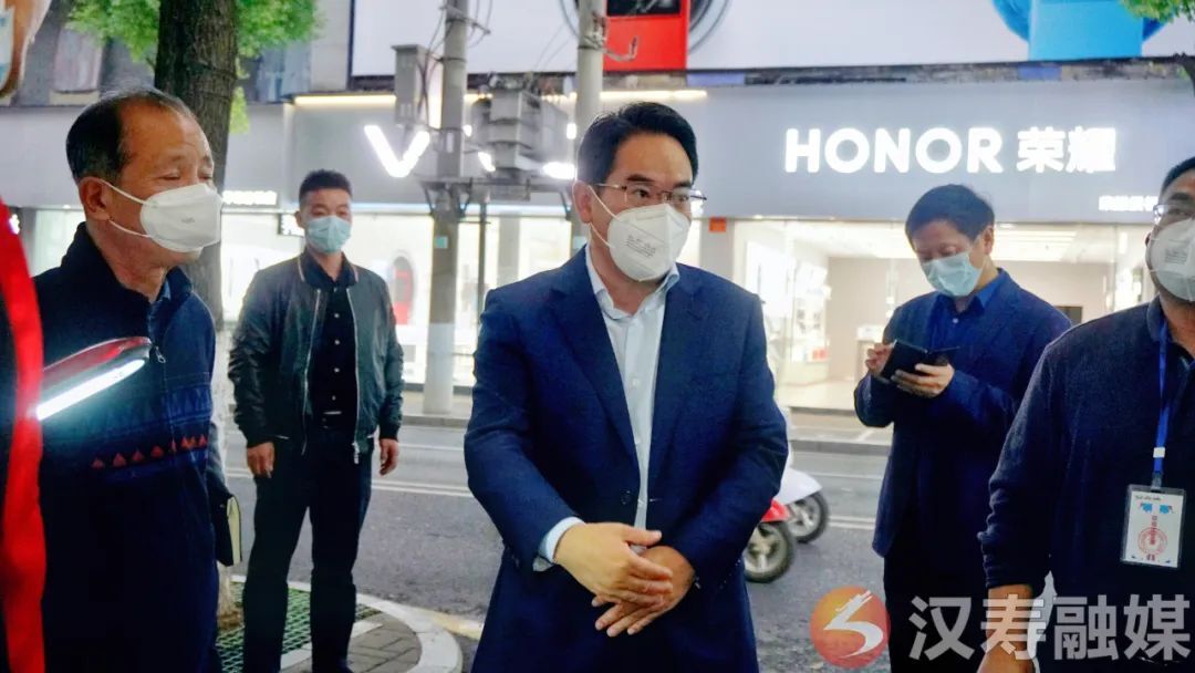 周功表督导城区物业小区、机关院落疫情防控工作