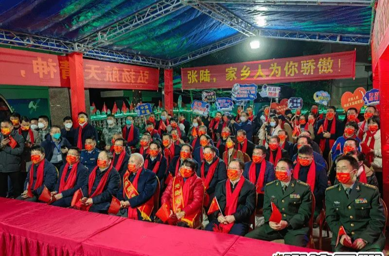 发射成功！太空会师！唐勇、周振宇、周功表、王时雨陪同航天员张陆父母观看直播并表示祝贺