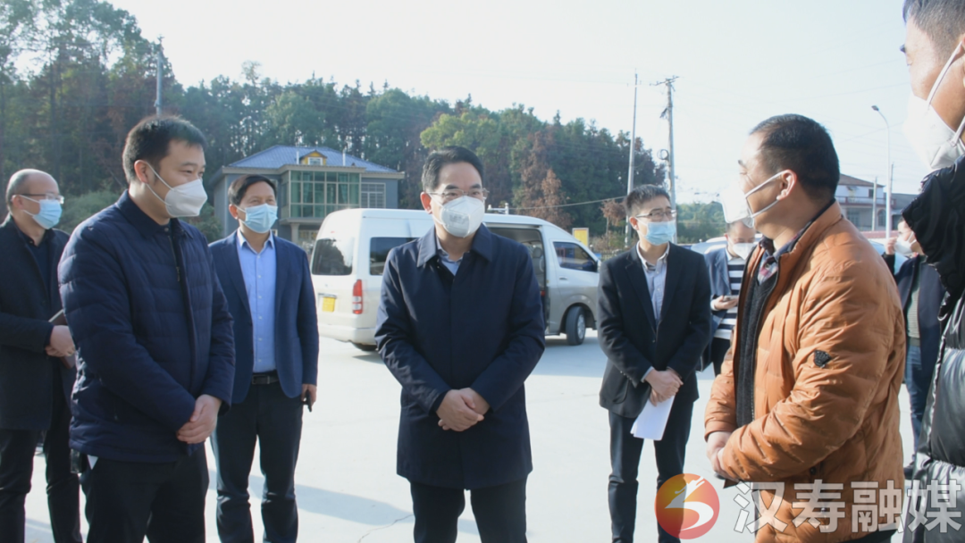 周功表走访市驻村工作队并调研基层党建工作