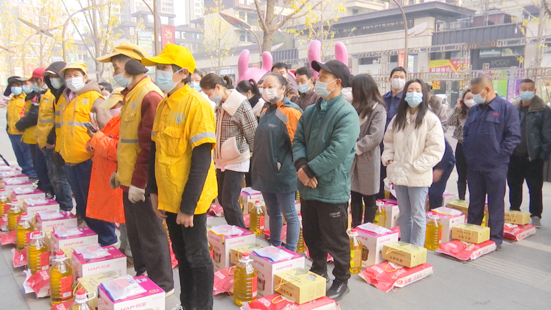 汉寿县总工会举行2023年“送温暖”活动暨万达广场爱心驿站启动仪式