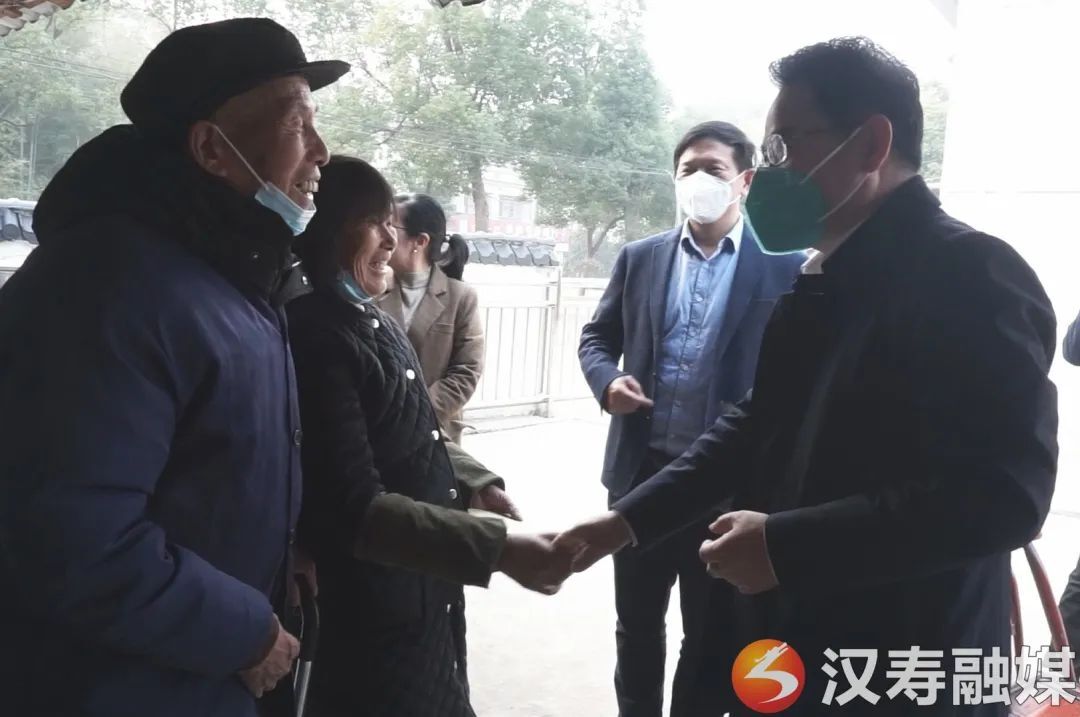 周功表带队走访慰问重点优抚对象