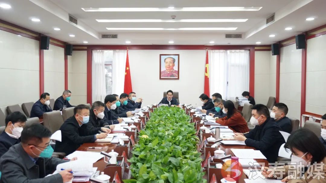 周功表主持召开2023年第一次县委常委会（扩大）会议