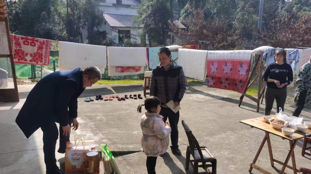 常德市生态环境局汉寿分局：新春送温暖  把爱带回家