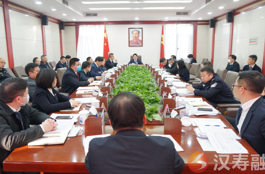 周功表主持召开2023年第三次县委常委会（扩大）会议