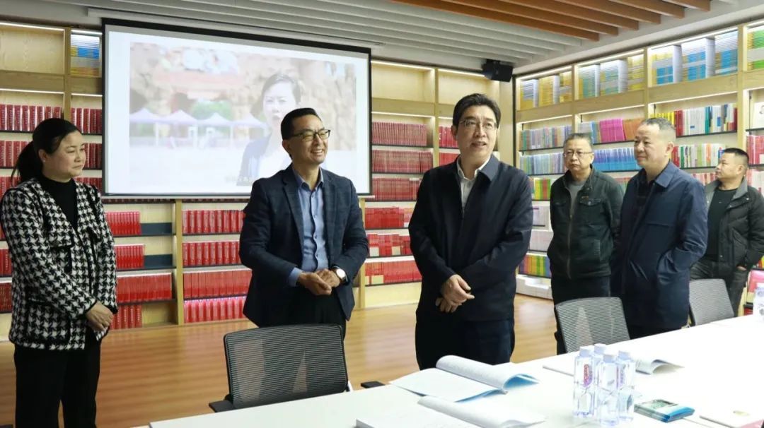 省政协秘书长邓群策来汉寿调研