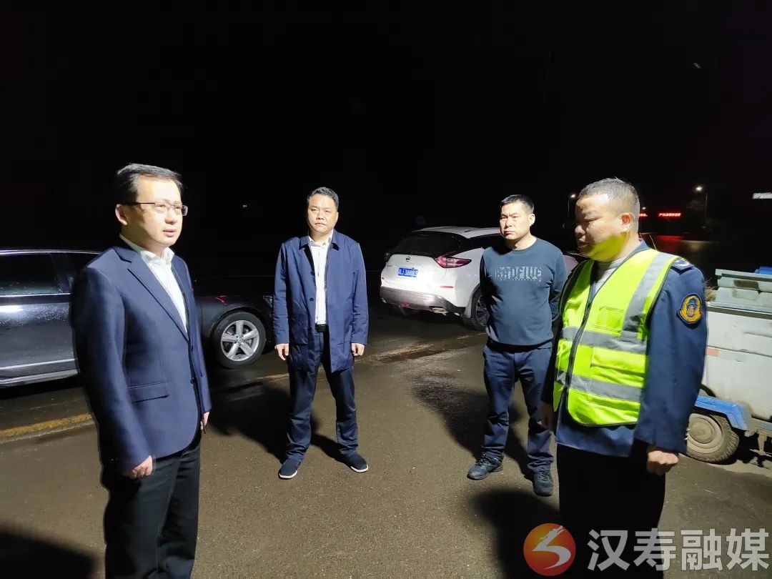 王时雨夜查超载超限治理工作