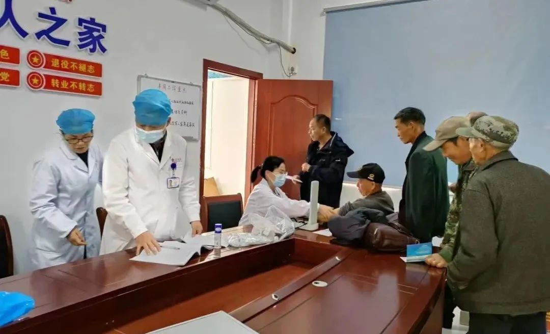 汉寿：纪念延安双拥运动 送医送药情暖老兵