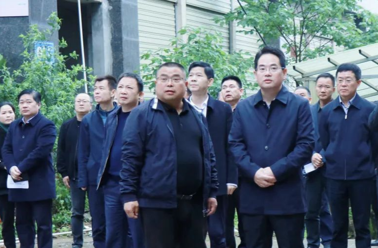 周功表在调研老旧小区改造工作时强调：要把暖心民生工程办成高品质良心工程
