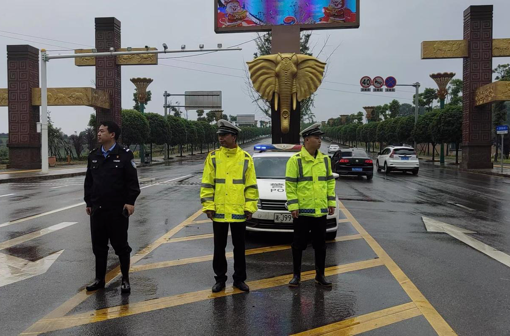交通安全感满满的 汉寿交警“五一假期我在岗”模式天天在线