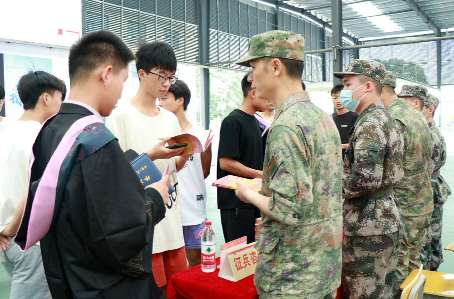 汉寿：征兵宣传进校园 携笔从戎砺青春
