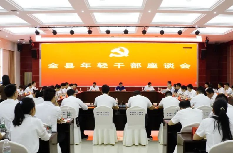 周功表寄语年轻干部：要踔厉奋发、逐梦前行，以实干实绩书写无愧于时代的青春华章