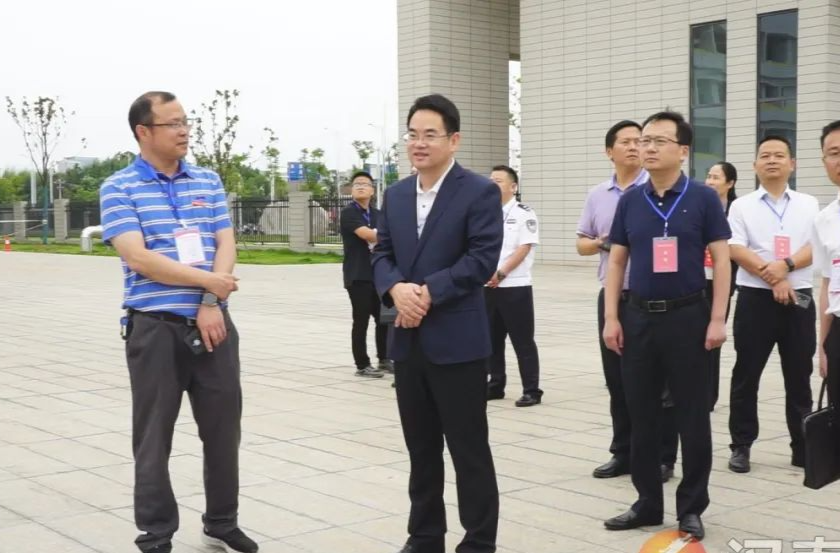 周功表在视察高考筹备工作时强调：要以扎实有力的工作成效让考生舒心、家长安心、社会放心