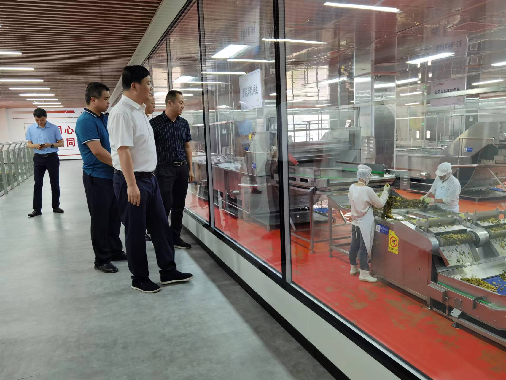 县领导余其斌赴岳阳考察