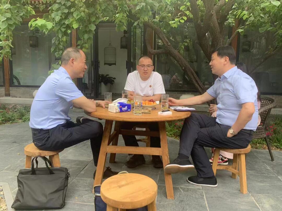 县领导余其斌赴北京考察