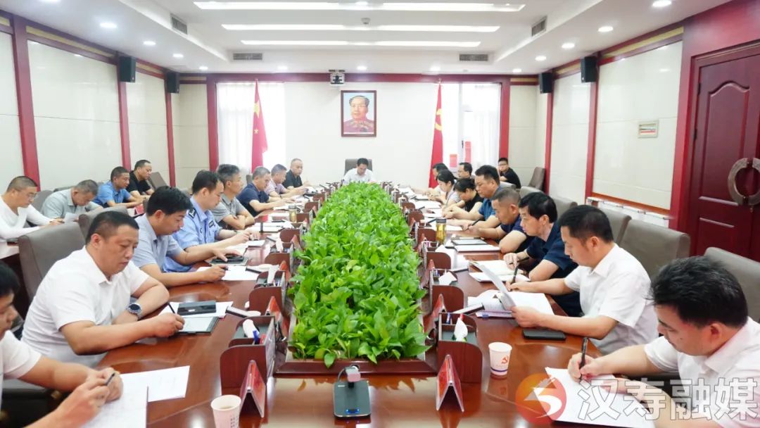 周功表在砂石产业工作调度会上强调：要抢抓机遇、乘势而上，全力推进产业提速增效