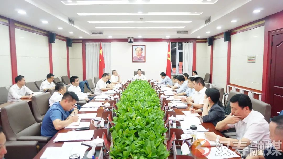 周功表主持召开2023年第二十六次县委常委会（扩大）会议