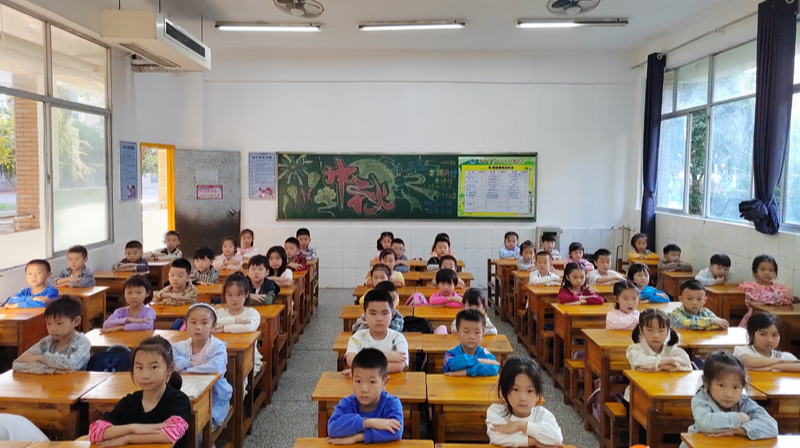 【优化营商环境进行时】汉寿龙池实验中学附属小学开展最美教室、最美办公室等系列评比活动