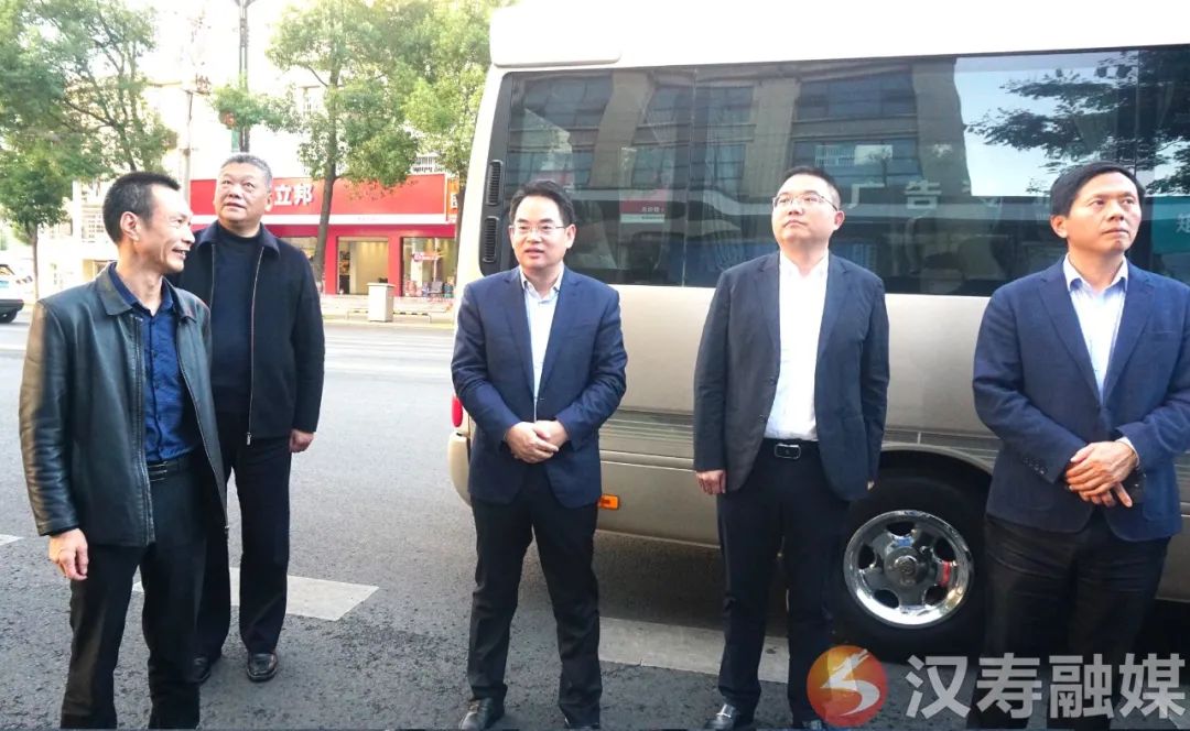 周功表调研城区公交站台建设项目