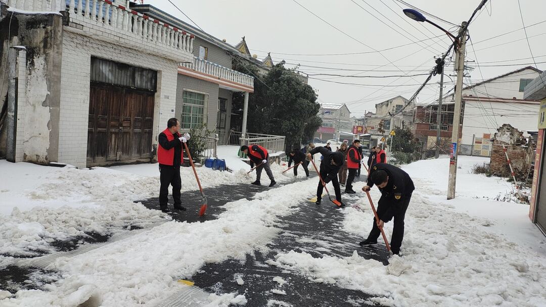【抗击冰雪一线】汉寿县洲口镇：无惧风雪除坚冰 保畅护航回家路